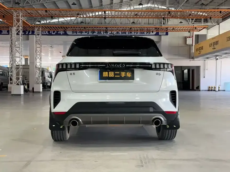 Lynk & Co 06