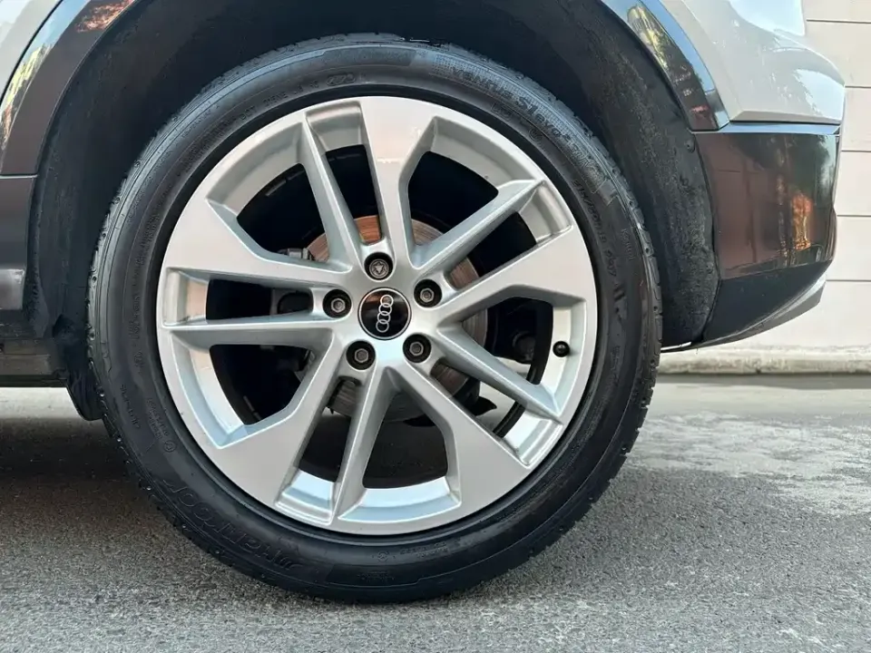 Audi Q2L