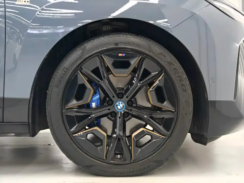 BMW iX M60