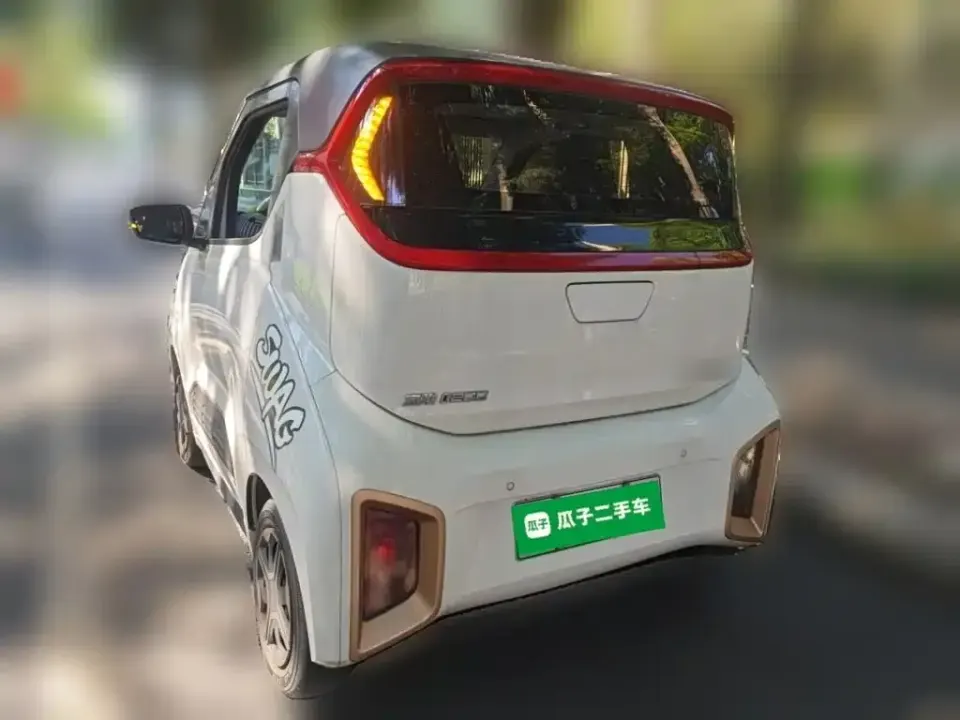 Baojun E200