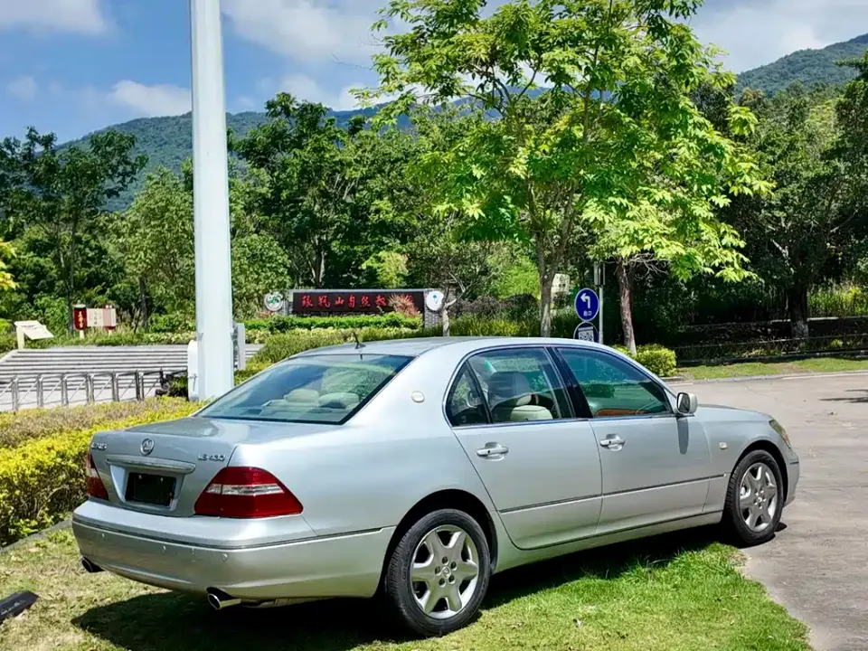 Lexus LS