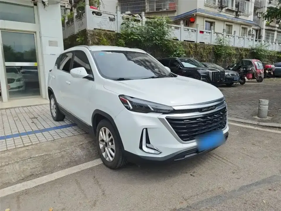 BAIC X3