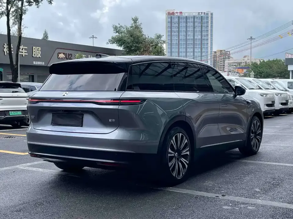 Nio ES8