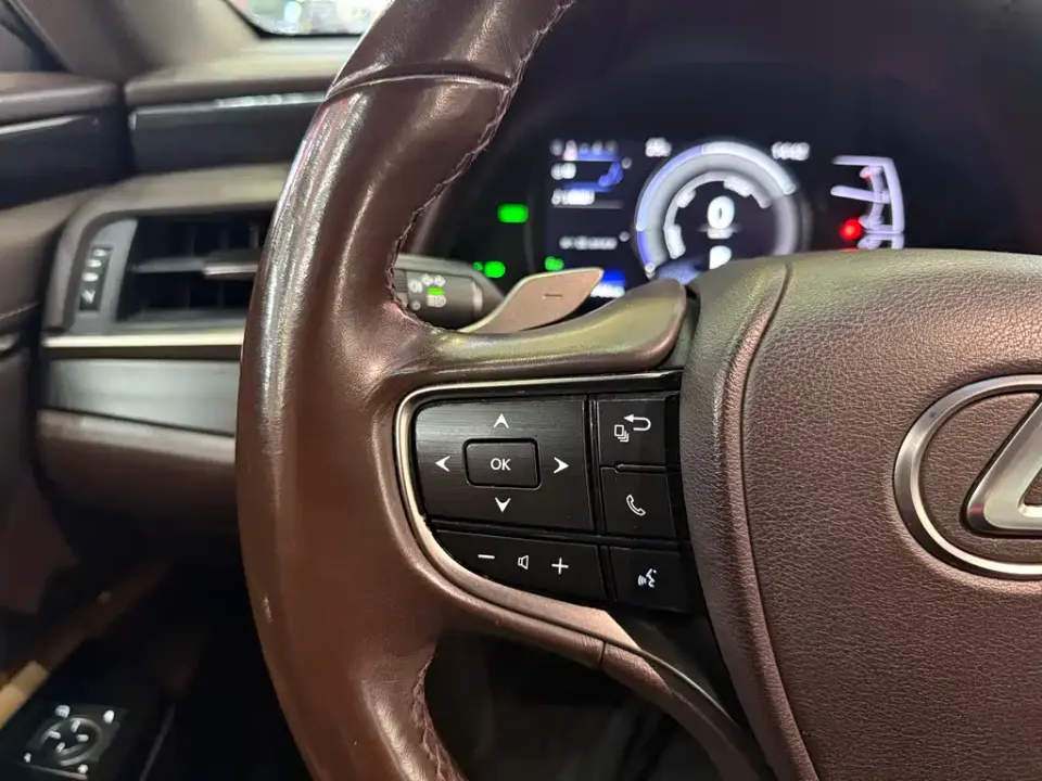 Lexus ES