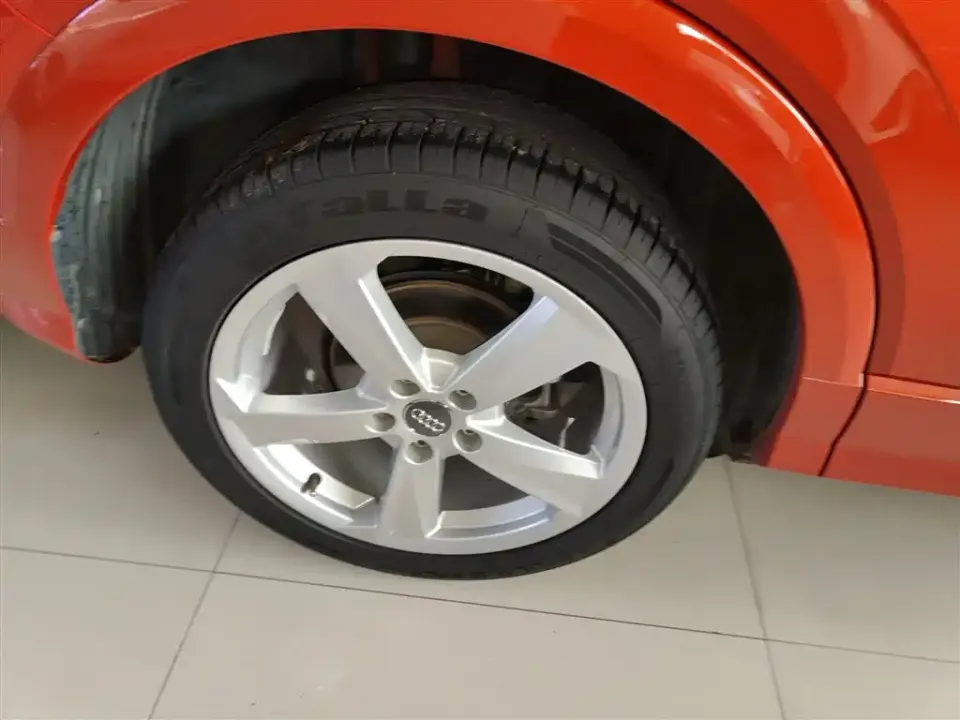 Audi Q2L