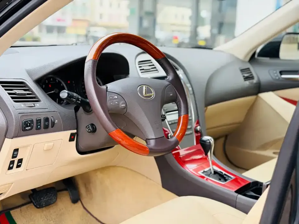 Lexus ES