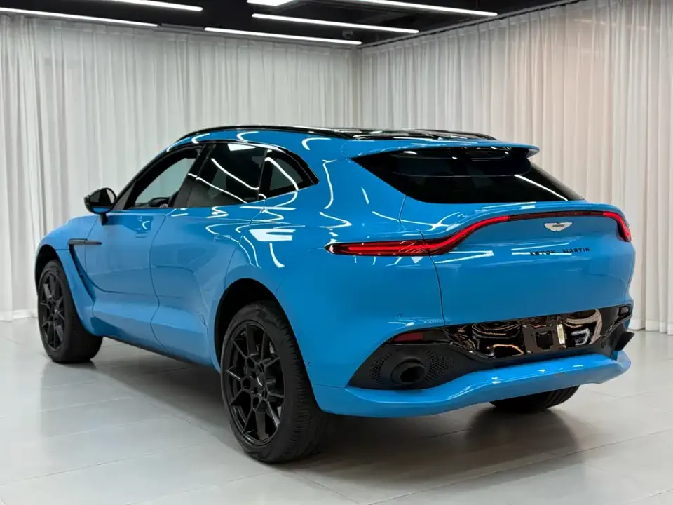 Aston Martin DBX