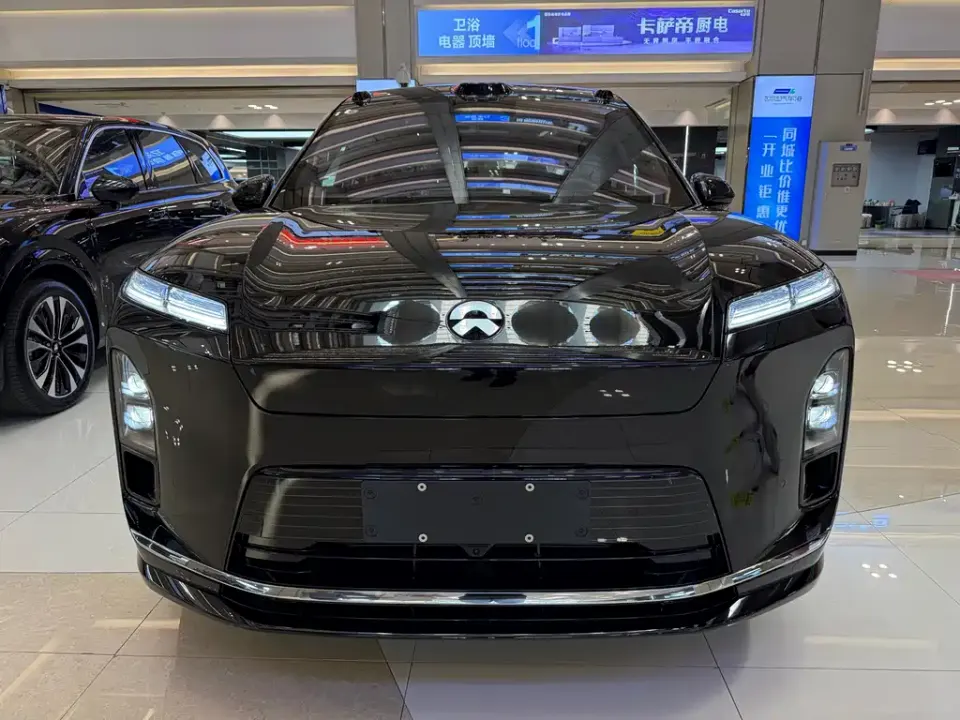 Nio ES8