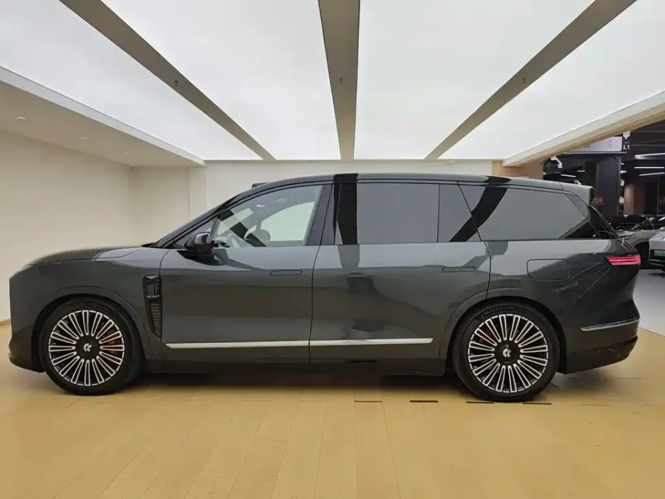 Nio ES8