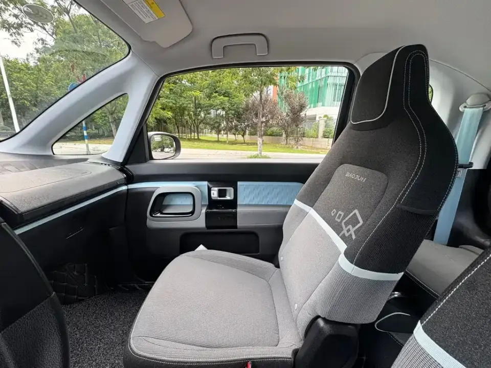 Baojun E300