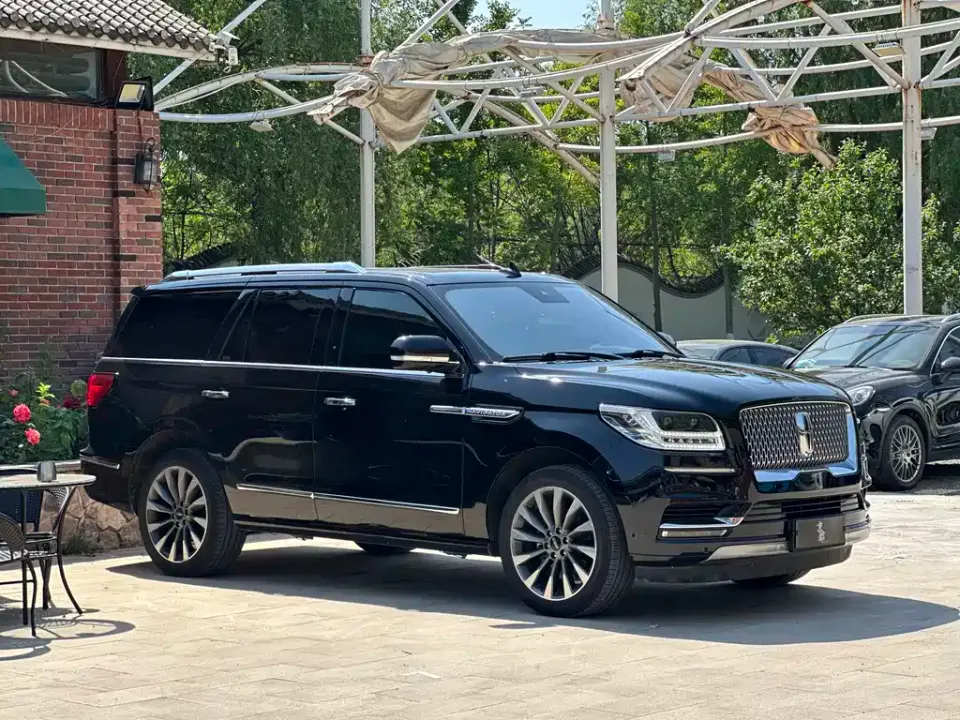 Lincoln Navigator
