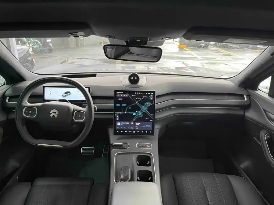 Nio ES8