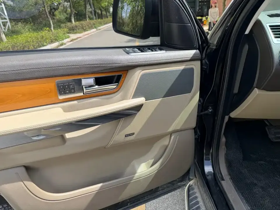 Land Rover Sport
