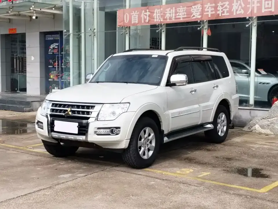 Mitsubishi Pajero (Import)