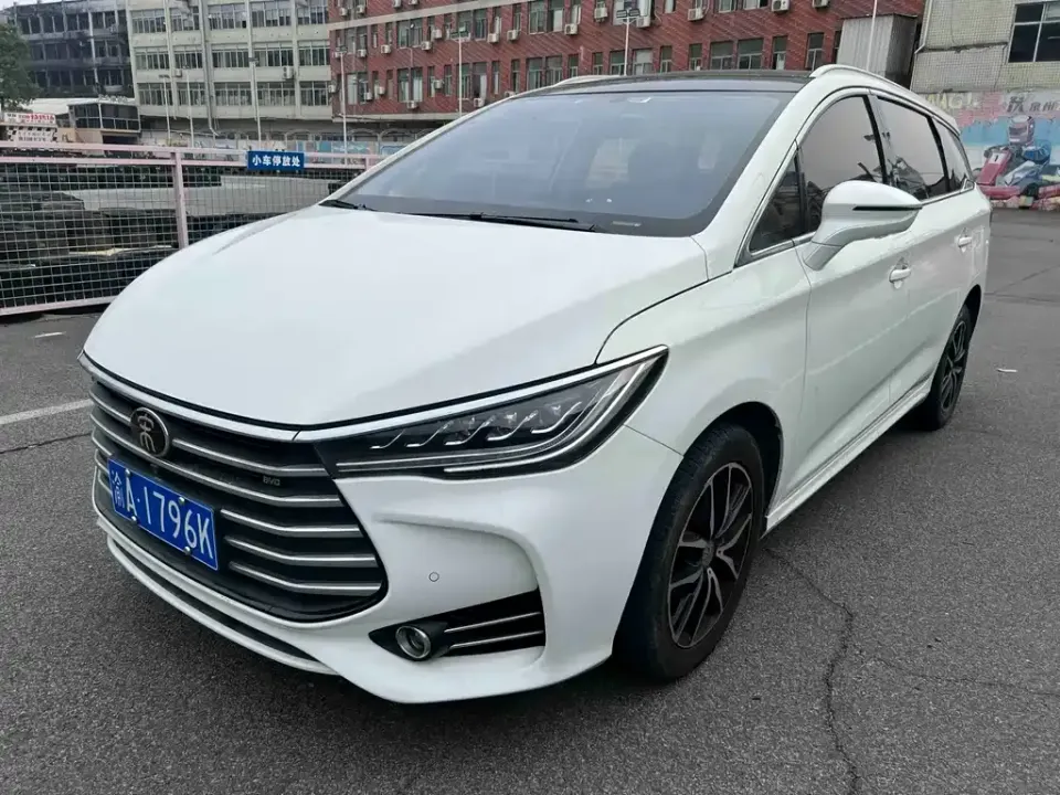 BYD MAX