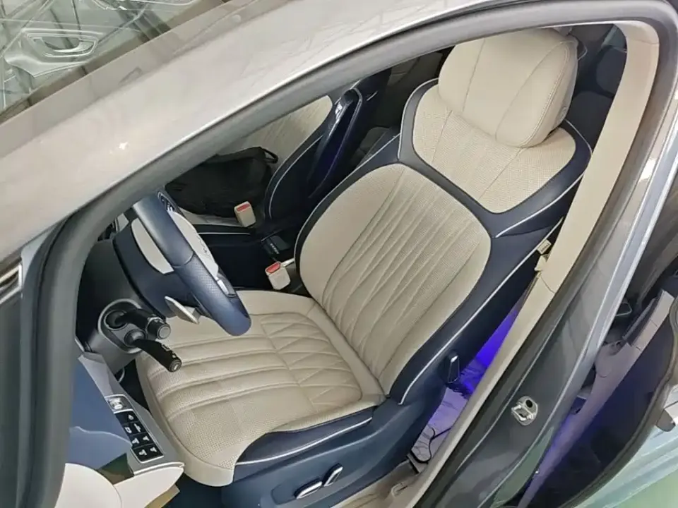 Roewe iMAX8
