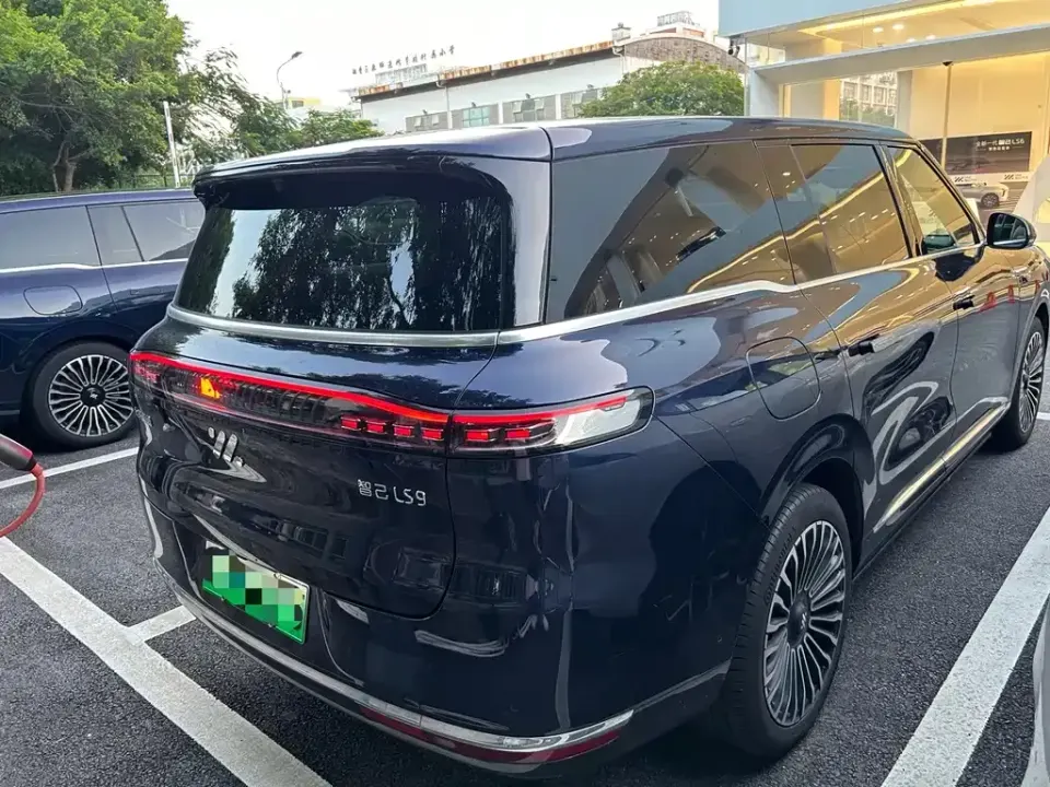 IM Motors IM LS8