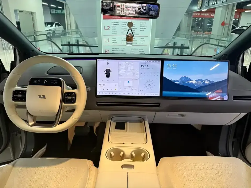 Li Li i6