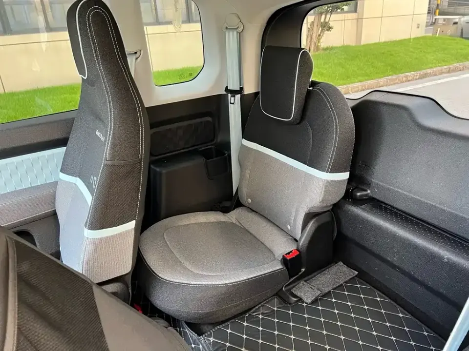 Baojun E300