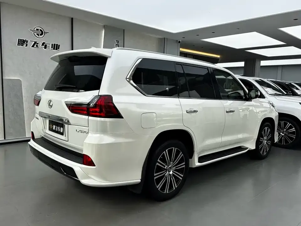 Lexus LX