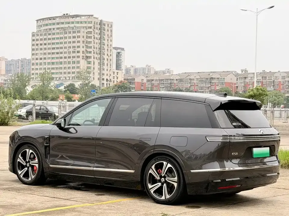 Nio ES8