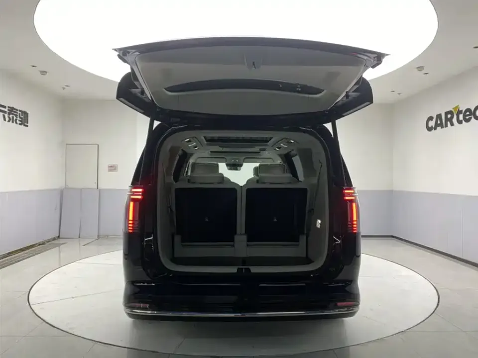 Volvo EM90