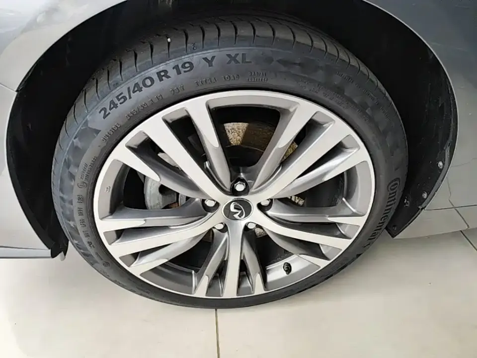 Infiniti Q50L