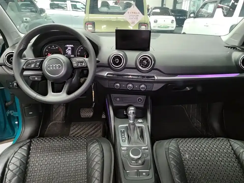 Audi Q2L