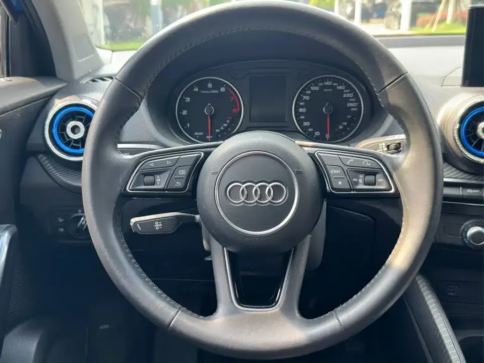 Audi Q2L