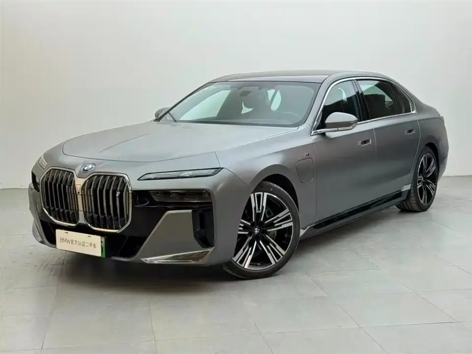 BMW i7