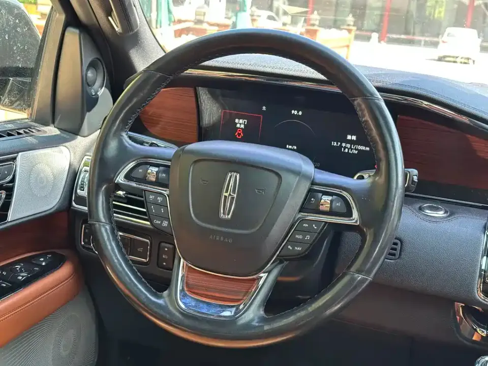 Lincoln Navigator