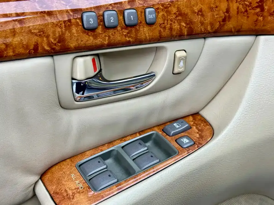 Lexus LS