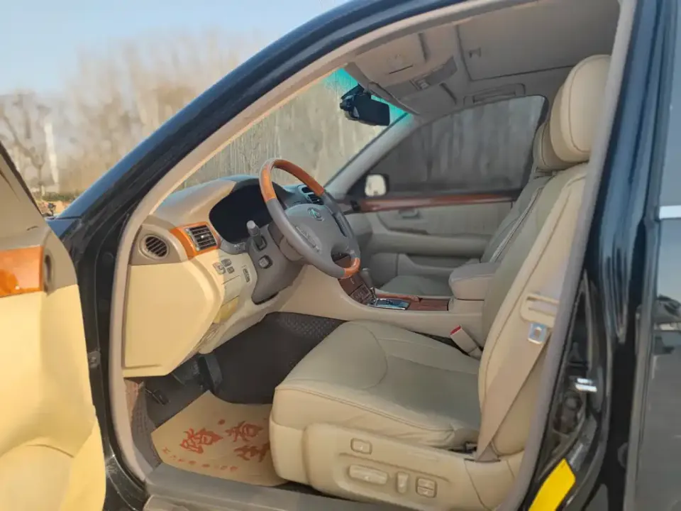 Lexus LS