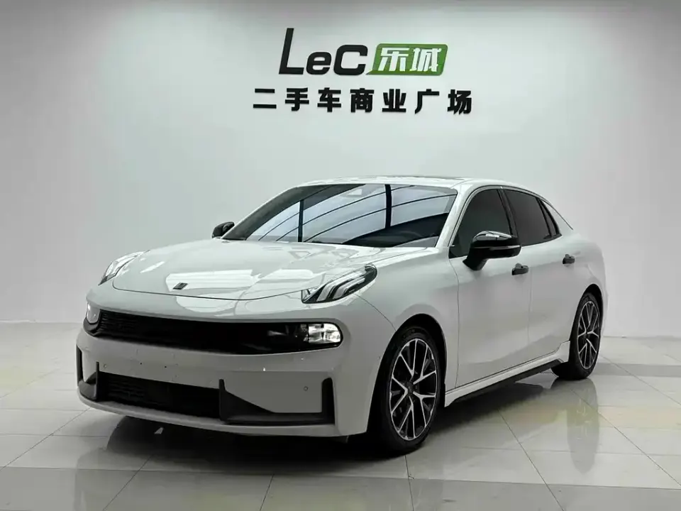 Lynk & Co 03