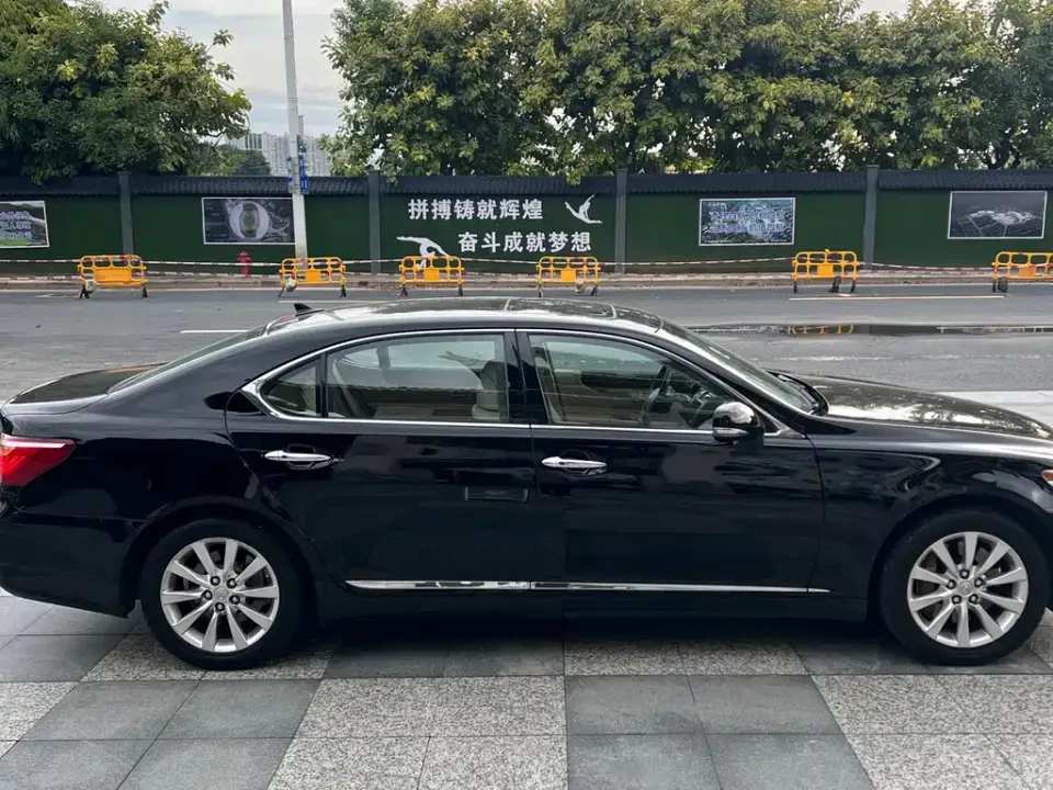Lexus LS