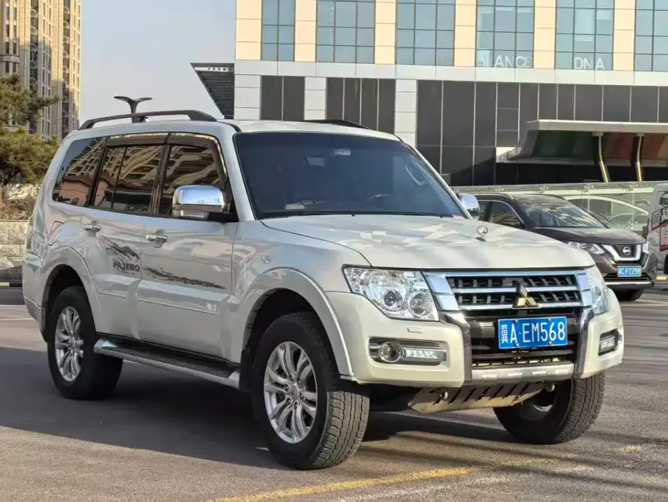 Mitsubishi Pajero (Import)