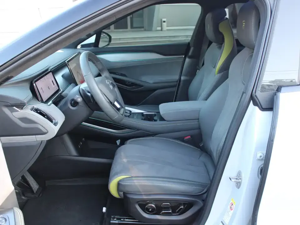 BYD L EV