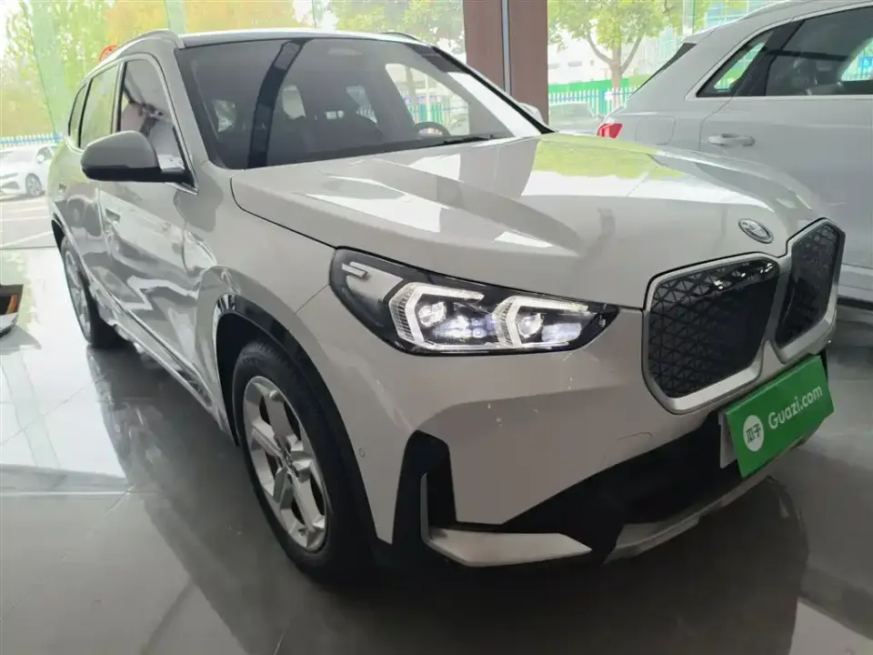 BMW iX1