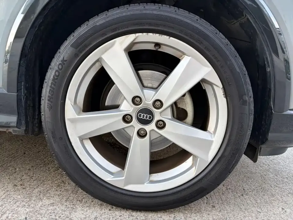 Audi Q2L