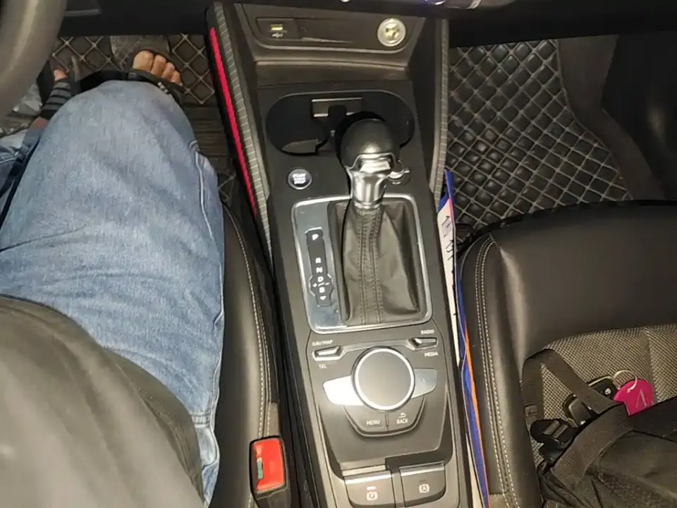 Audi Q2L e-tron