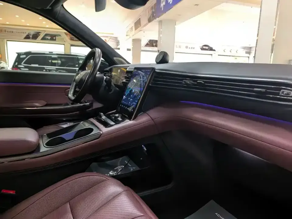 Nio ES8