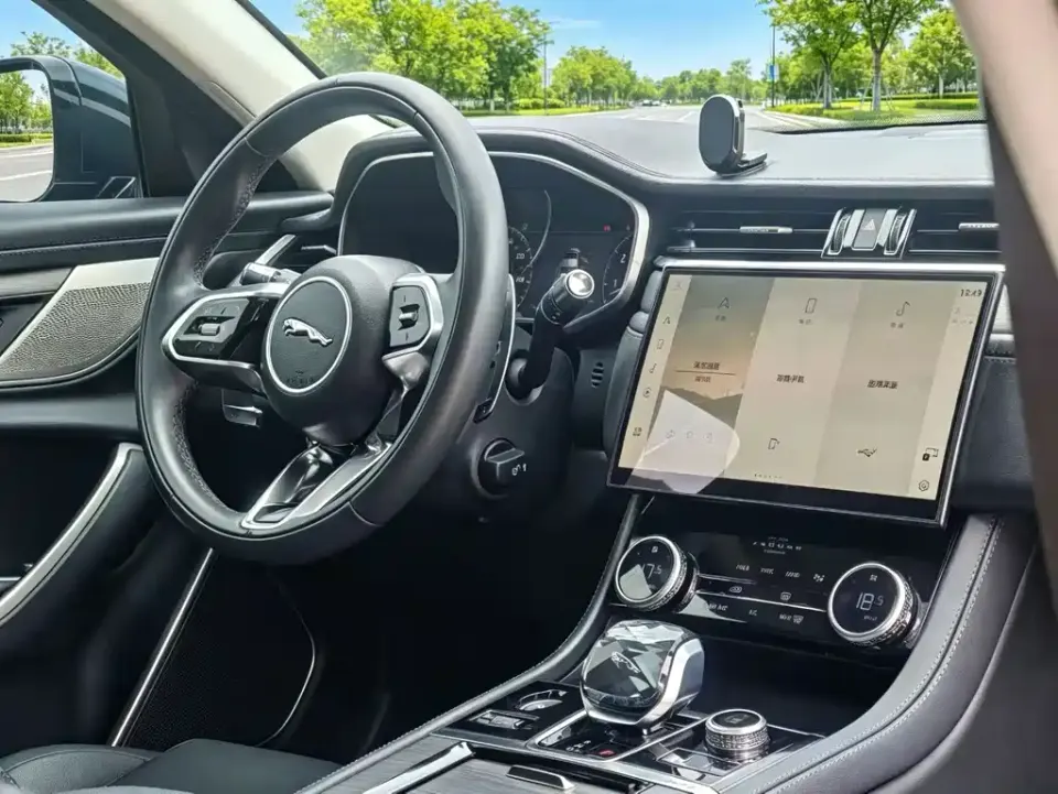 Jaguar XFL