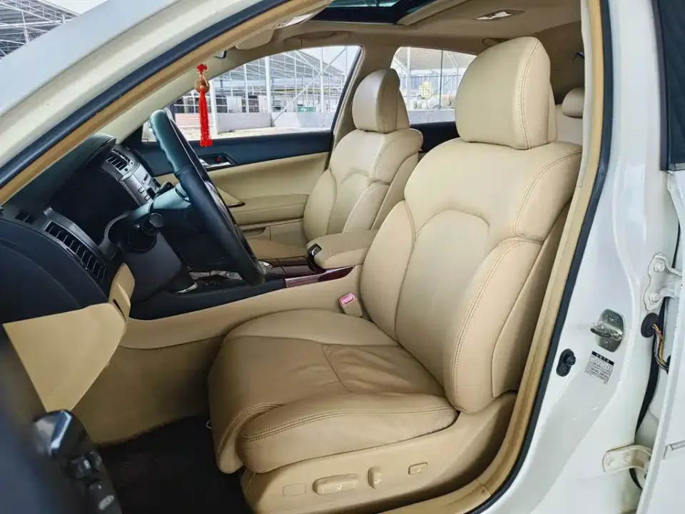 Toyota Reiz