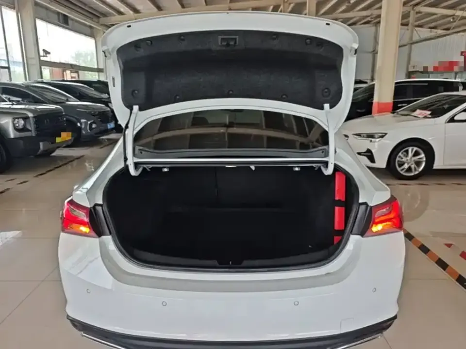 Chevrolet Malibu XL