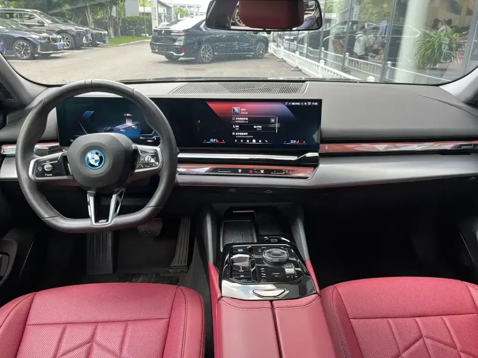 BMW i5