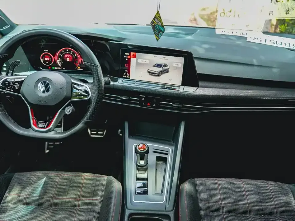 Volkswagen Golf GTI