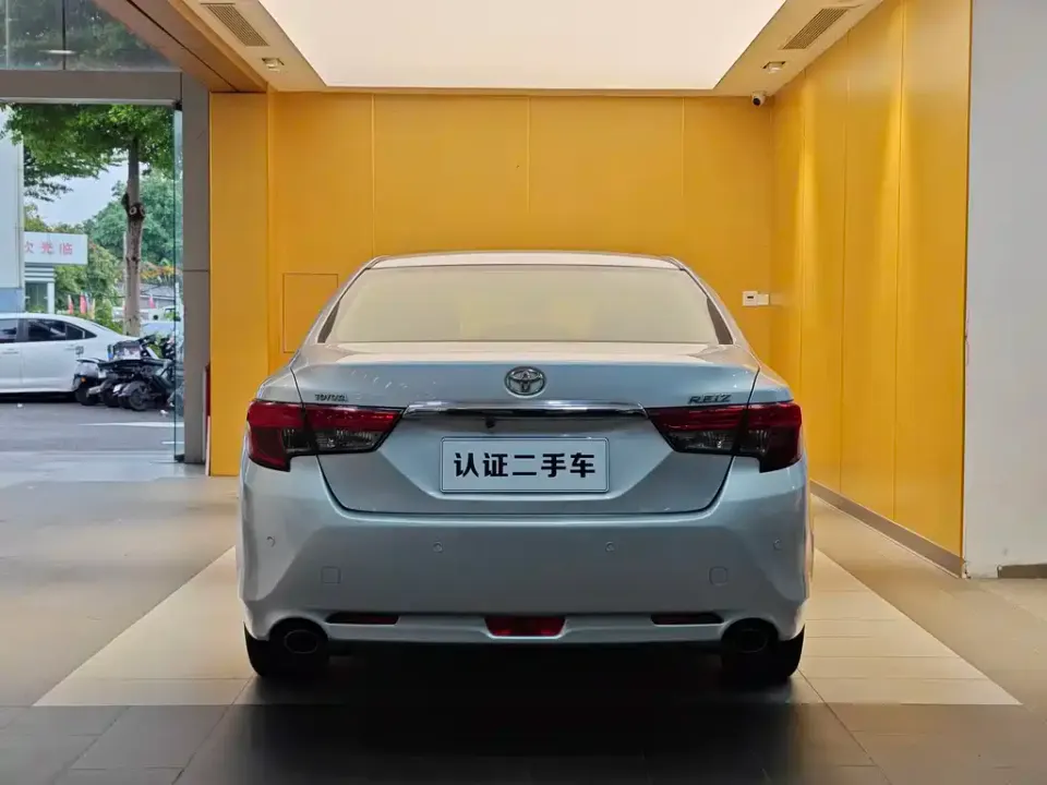 Toyota Reiz