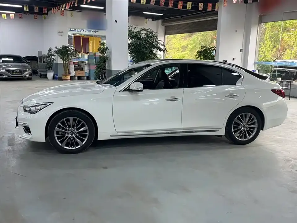 Infiniti Q50L