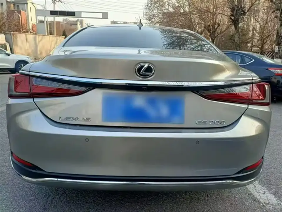 Lexus ES