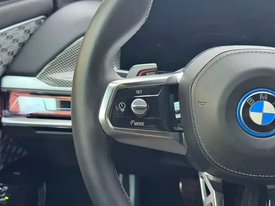 BMW i7 M70L